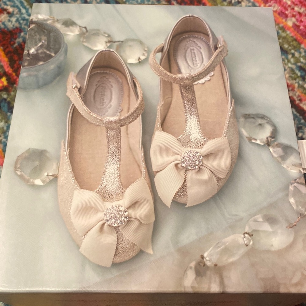 Joyfolie Gemma in silver / tan size 5 dress shoes toddler
